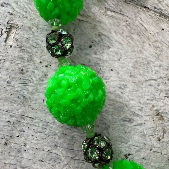 Vintage Rare Vendome Glowing Green Popcorn Bead Necklace And Earrings Set 1960s - Picture 6 of 9